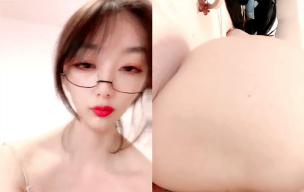 丰乳肥臀红唇眼镜御姐性感睡衣拨开内裤，揉捏白皙奶子掰穴特写，翘起圆润大屁股对着镜头，多毛肥穴看着非常诱人