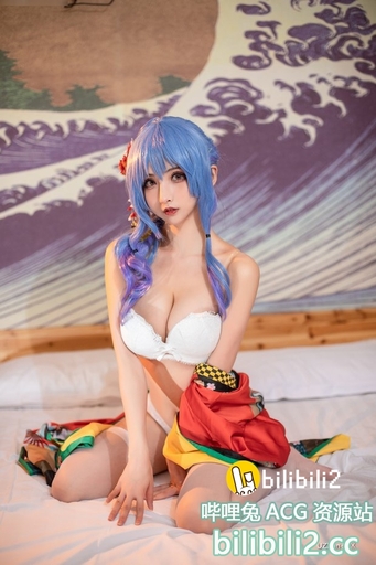 [Cosplay] 凉凉子 – 圣路易斯雪下之饮[20P+2V/439MB]